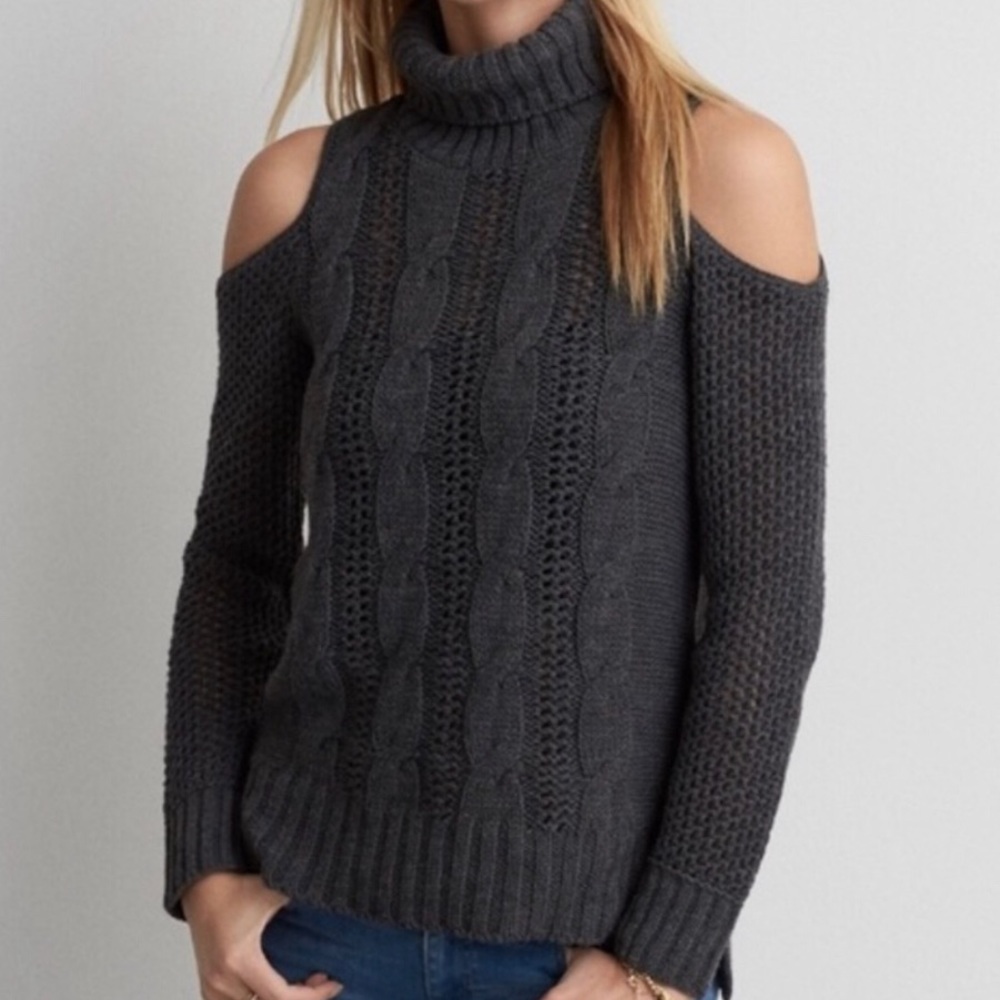 Gray Grey Cable Knit Cold Shoulder Chunky Sweater American Eagle Medium NWT NEW